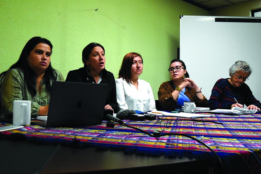 María Espinosa, Mónica Vera, Ana Vera, María Fernanda Poveda y la hermana Elsie Monge en la rueda de prensa de la presentación del Informe.