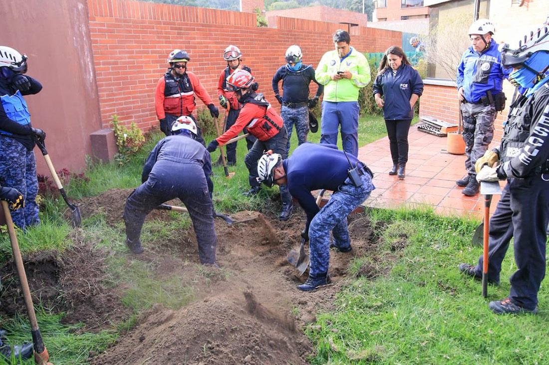 Realizan excavaciones en la casa de Jonathan C. en el norte de Quito. Foto: Fiscalía General del Estado