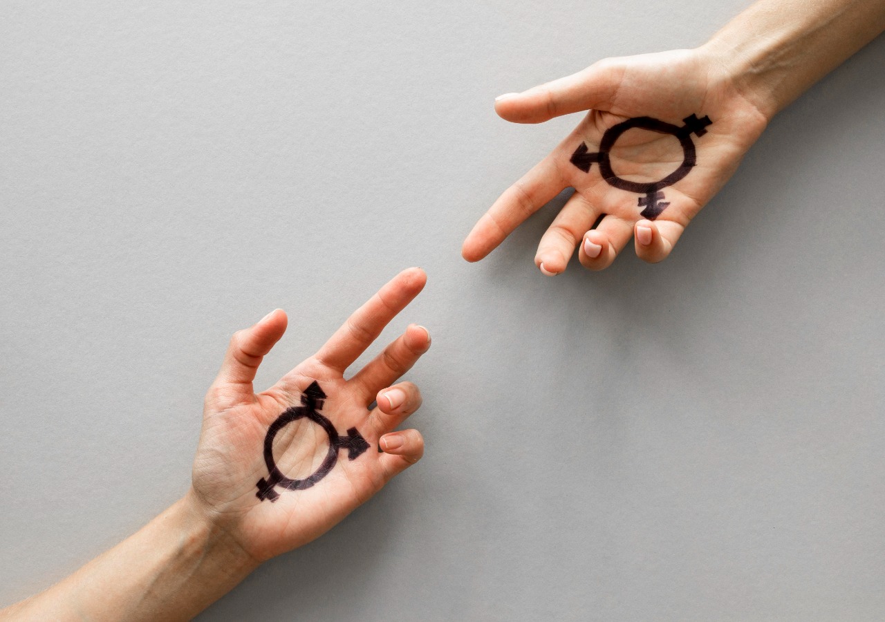La Corte IDH y la CIDH señaló en la OC-024/17 que los procedimientos y cambios, correcciones o adecuaciones en los registros deben ser confidenciales y no deben reflejar los cambios de la identidad de género.Foto referencial de Freepick